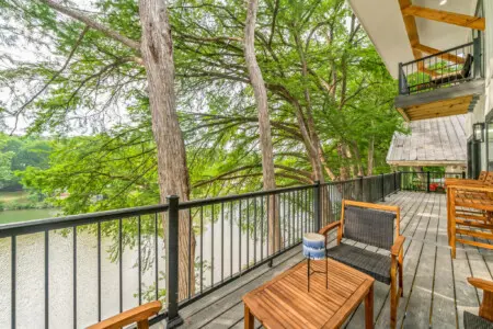 a903acae 0945 4d3b a954 ae4346c48930