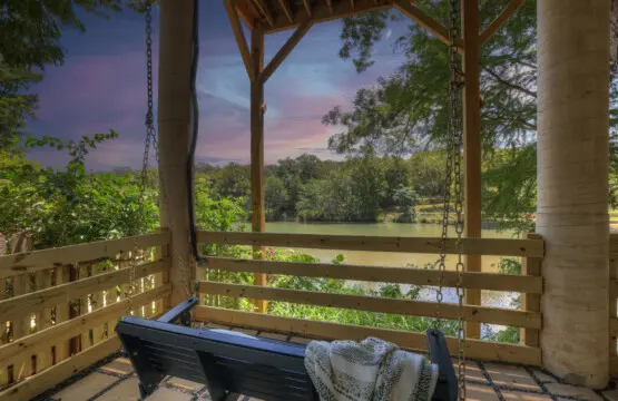 e8753e05 0ade 456d 938e 3d2e7d33363c